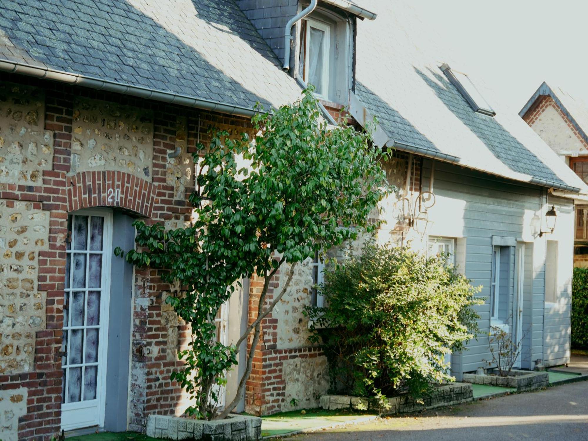 Logis Le Clos Deauville Saint Gatien Exterior photo