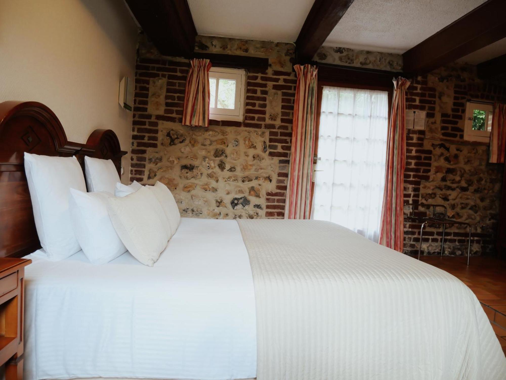 Logis Le Clos Deauville Saint Gatien Exterior photo